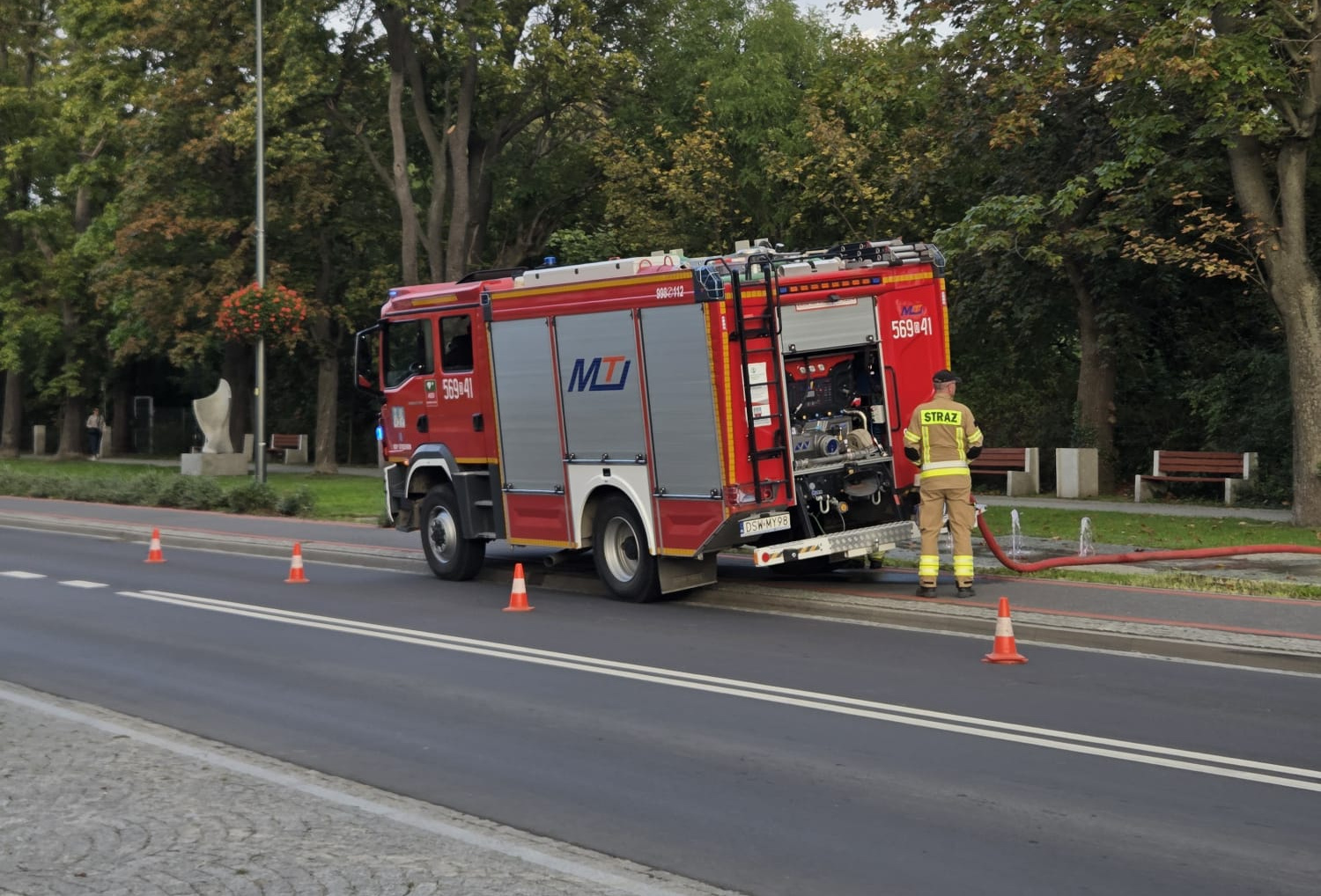 Wieczorna interwencja strażaków przy Alei Wojska Polskiego w Strzegomiu [FOTO] 